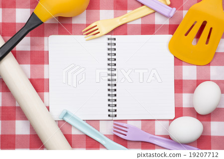 Cooking and memos 19207712
