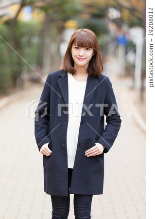 Young woman portrait　 19208012