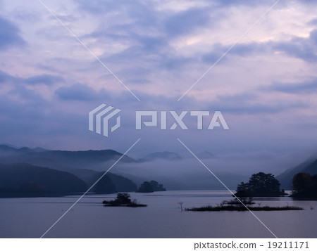 秋明前的秋元湖 19211171