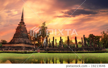 Sukhothai historical park 19213646