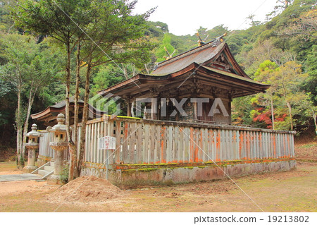 Ouchi valley shrine 19213802