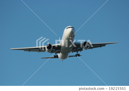 Landing approach Boeing 767-300 19215501