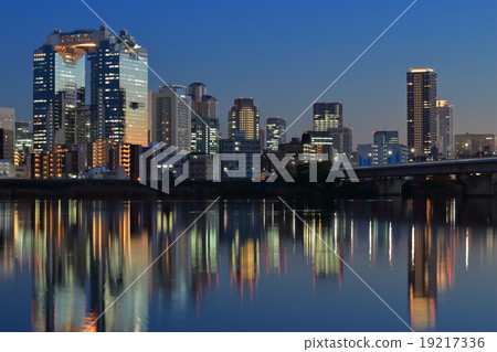 The streets of Yodo River and Osaka Kita at dusk The streets of Yodo River and Osaka Kita at dusk 19217336