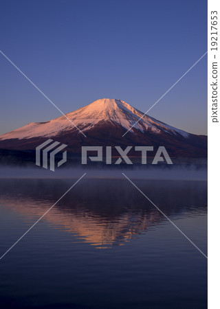 Fuji of Red Fuji and Lake Yamanaka 19217653