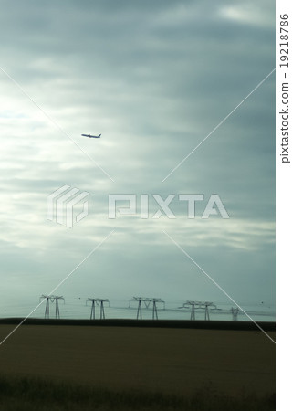 飛機和雲 19218786