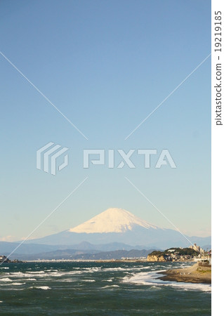 Kamakura Shichigahama and Mt. Fuji in winter Kamakura Shichigahama and Mt. Fuji in winter 19219185