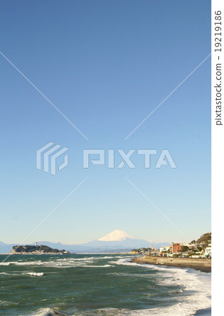 Kamakura Shichigahama and Mt. Fuji in winter 19219186