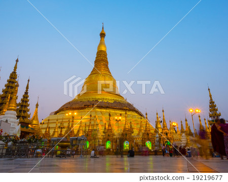 Shwedagon Pagoda in Yangon, Myanmar Shwedagon Pagoda in Yangon, Myanmar 19219677