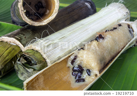 Glutinous rice roasted in bamboo joints 19219710