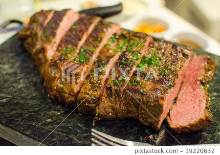 Grilled beef medium steak with parsley 19220632