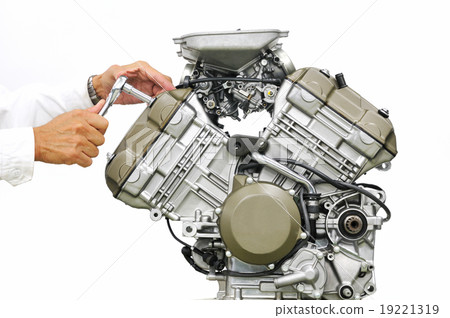 Maintenance of motorcycle engine 19221319