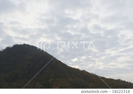 A mountainside A mountainside 19222318