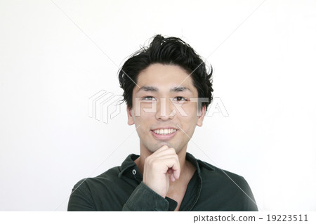 A smiling face Thinking with a cheek girl Young men looking at the camera 19223511