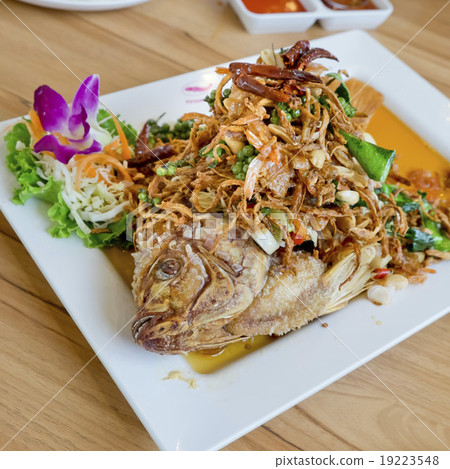 图库照片: deep fried fish with herb salad