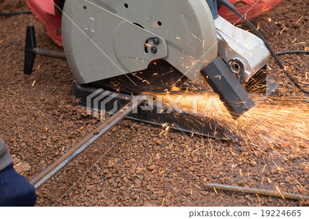 Cutting metal with grinde Cutting metal with grinde 19224665