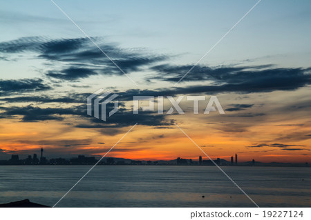 Sunrise on Koh Larn, Pattaya Chonburi Thailand Sunrise on Koh Larn, Pattaya Chonburi Thailand 19227124
