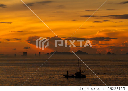 Sunrise on Koh Larn, Pattaya Chonburi Thailand Sunrise on Koh Larn, Pattaya Chonburi Thailand 19227125