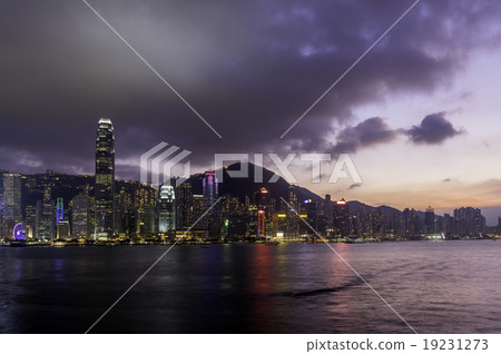 香港維多利亞港晚上風景 19231273