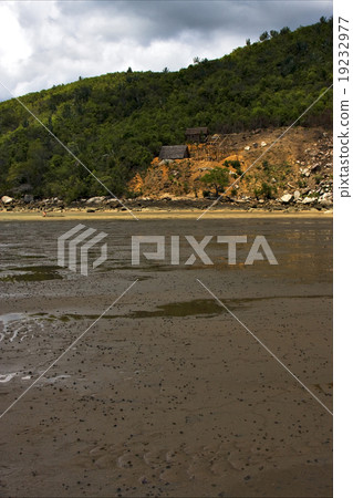 house cabin  people 19232977