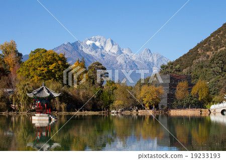 Black Dragon Pool Jade Dragon Mountain in Lijiang. 19233193