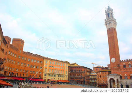 錫耶納的坎波廣場 19233762