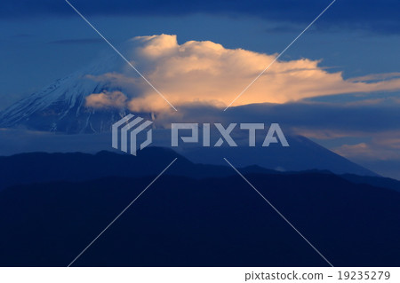 從甲府盆地看富士景色 從甲府盆地看富士景色 19235279