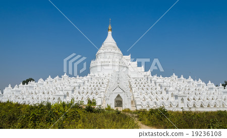 White pagoda in Mingun, Myanmar 19236108