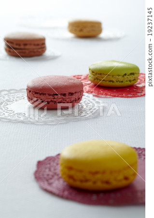 macaroon, pastry, food 19237145
