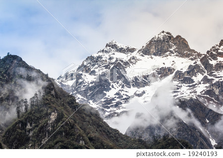 Snow mountain with fog , Lachen North Sikkim India 19240193
