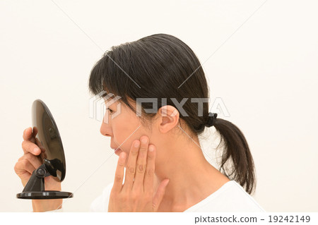 關心衰老的女性 關心衰老的女性 19242149