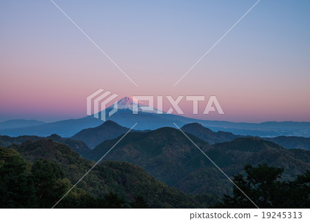 From the country of Izu Katsuragiyama, Mt. Fuji dawn 19245313