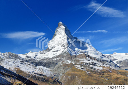 Switzerland Blue sky towering Matterhorn Switzerland Blue sky towering Matterhorn 19246312