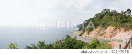 Road along the seashore 19247678