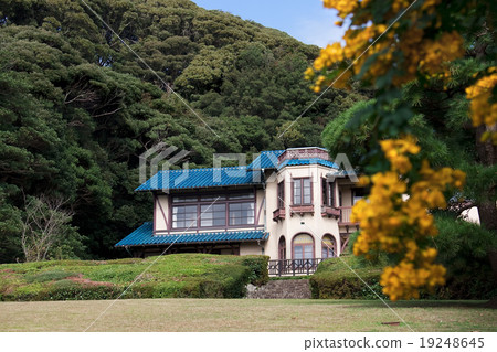 鎌倉文學館和安第斯女孩 - 秋天 -  19248645