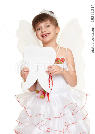 tooth fairy girl dressed in white with wings 19251314