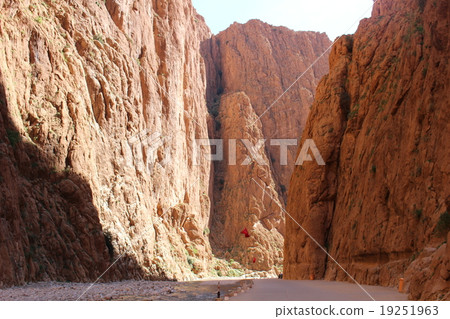 Close-up Todd Valley Kasbah Road Morocco 19251963