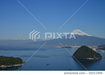 Mt. Fuji seen from the starting hillside 19251984