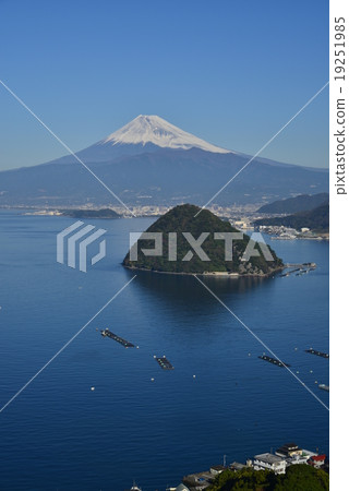 Mt. Fuji seen from the starting hillside 19251985