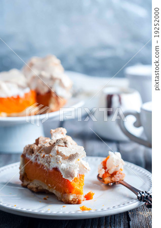 pumpkin pie with meringue pumpkin pie with meringue 19252000
