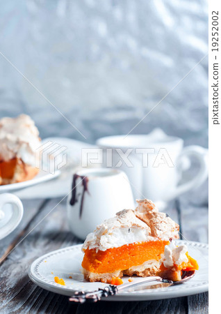 pumpkin pie with meringue pumpkin pie with meringue 19252002