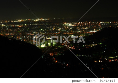 從三角看的札幌冬天夜視圖 19252451