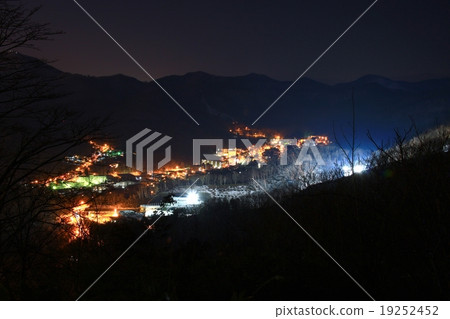 從三角看的札幌冬天夜視圖 19252452