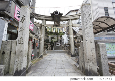 神社的鳥居進入神社 19252655