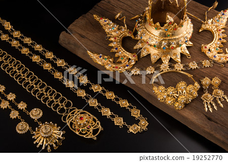 Traditional dress of Thai women Traditional dress of Thai women 19252770