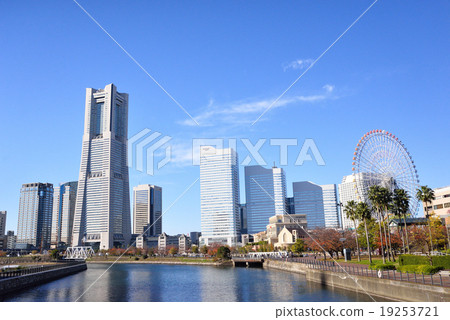 Minato Mirai in fine weather 19253721