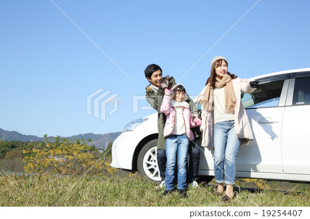 Driving young family 19254407