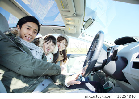 Driving young family 19254816