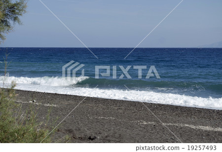 volcanic beach in kamari on santorini siland 19257493