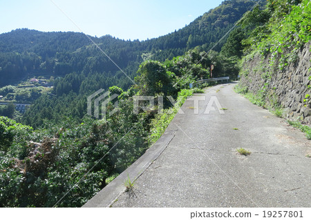 榮路“神山”附近 榮路“神山”附近 19257801