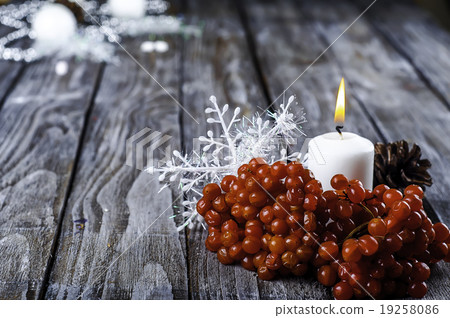 Christmas- viburnum and candle 19258086